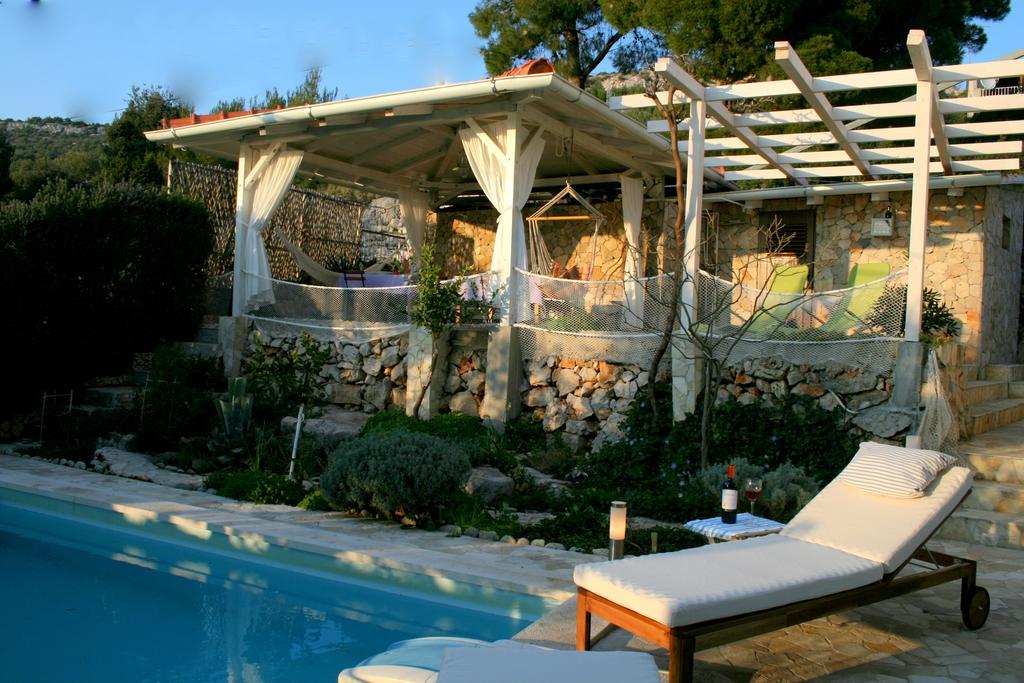 Apartments Mediterraneo Kaprije Esterno foto