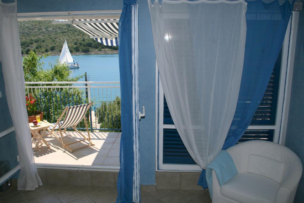 Apartments Mediterraneo Kaprije Esterno foto