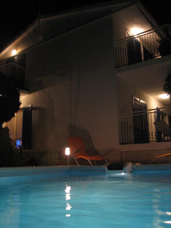 Apartments Mediterraneo Kaprije Esterno foto