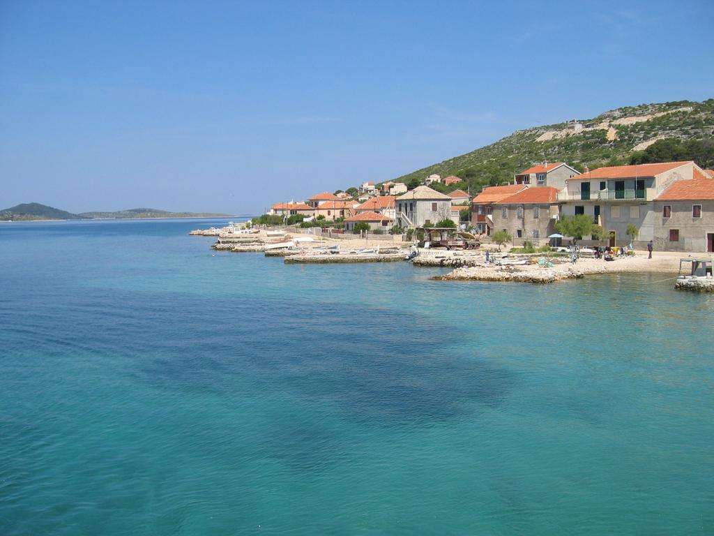 Apartments Mediterraneo Kaprije Esterno foto