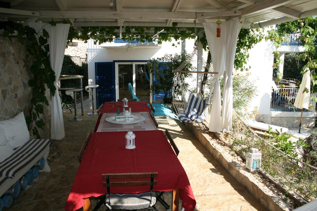 Apartments Mediterraneo Kaprije Esterno foto