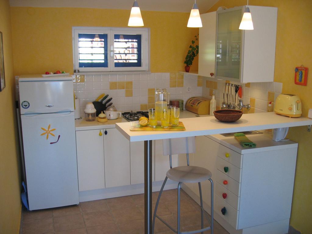 Apartments Mediterraneo Kaprije Esterno foto