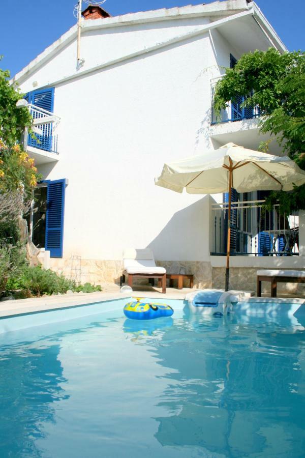Apartments Mediterraneo Kaprije Esterno foto