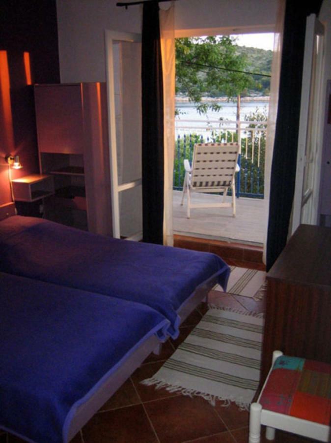 Apartments Mediterraneo Kaprije Esterno foto