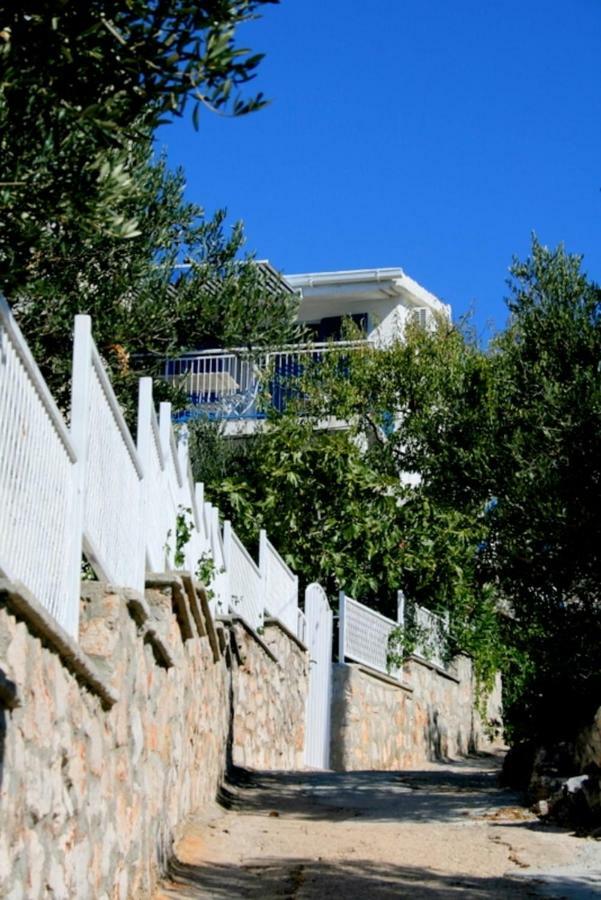 Apartments Mediterraneo Kaprije Esterno foto