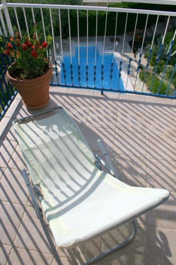 Apartments Mediterraneo Kaprije Esterno foto