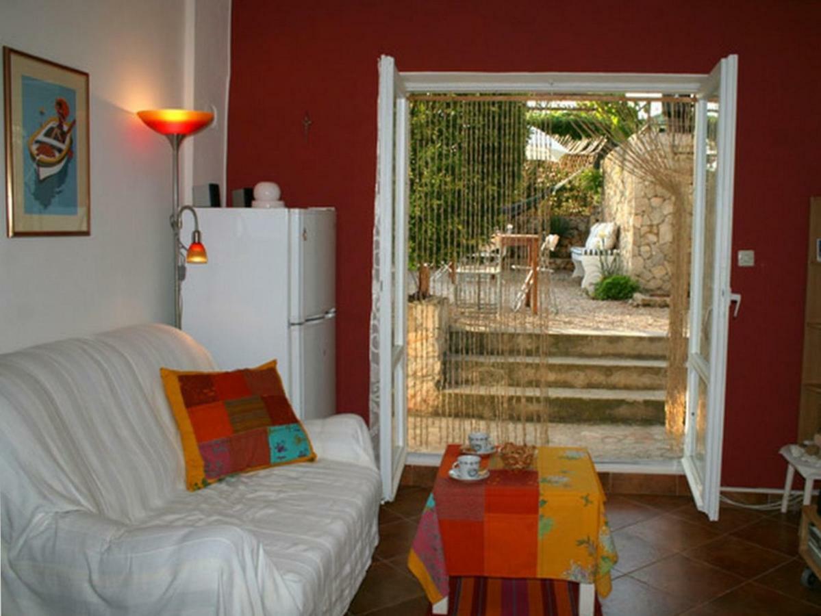Apartments Mediterraneo Kaprije Esterno foto