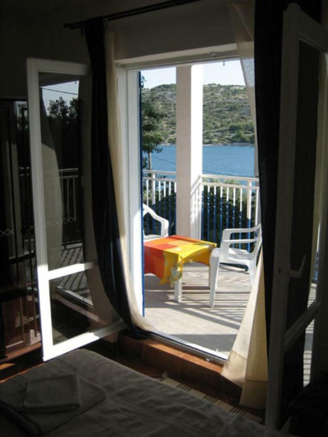 Apartments Mediterraneo Kaprije Esterno foto